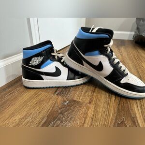 Air Jordan 1 mids: “university blue”